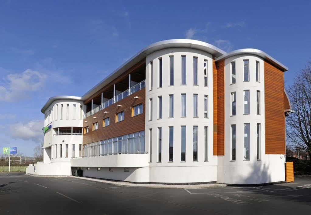 Holiday Inn Express Crewe, An Ihg Hotel Екстериор снимка